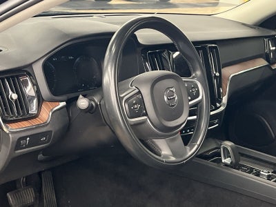 2022 Volvo S60 B5 Momentum