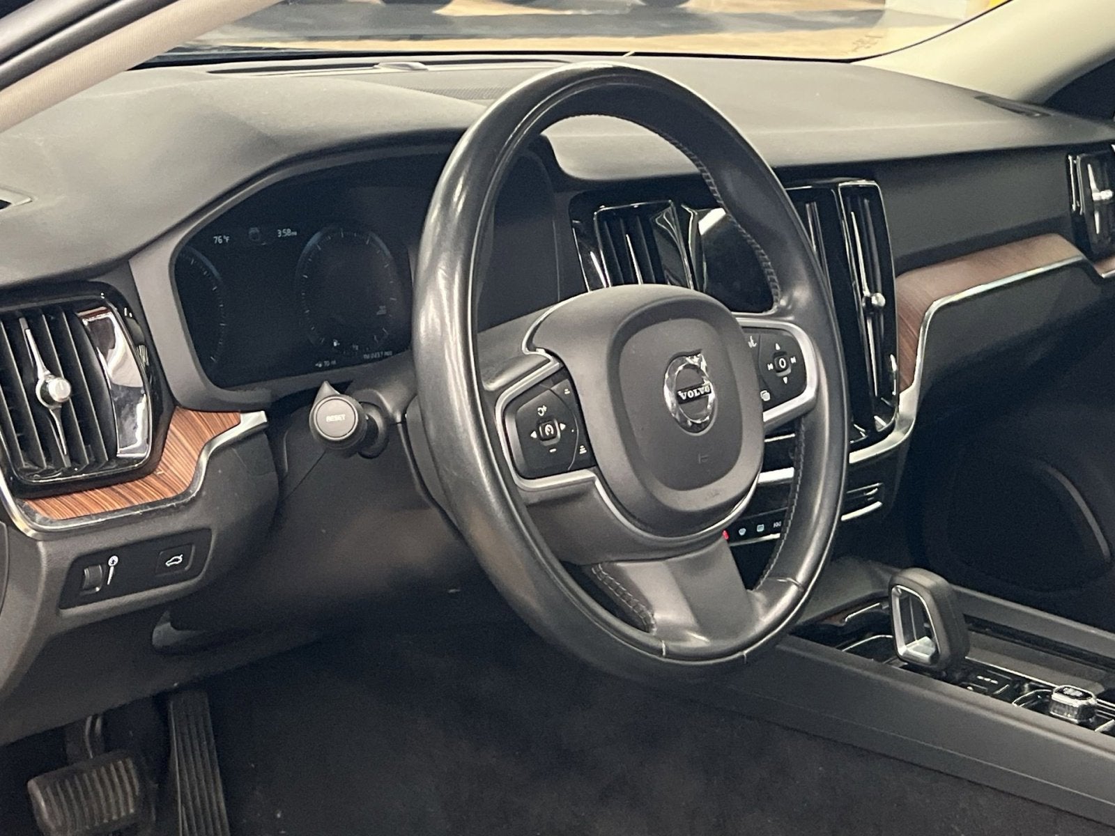 2022 Volvo S60 B5 Momentum