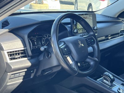 2024 Mitsubishi Outlander SE