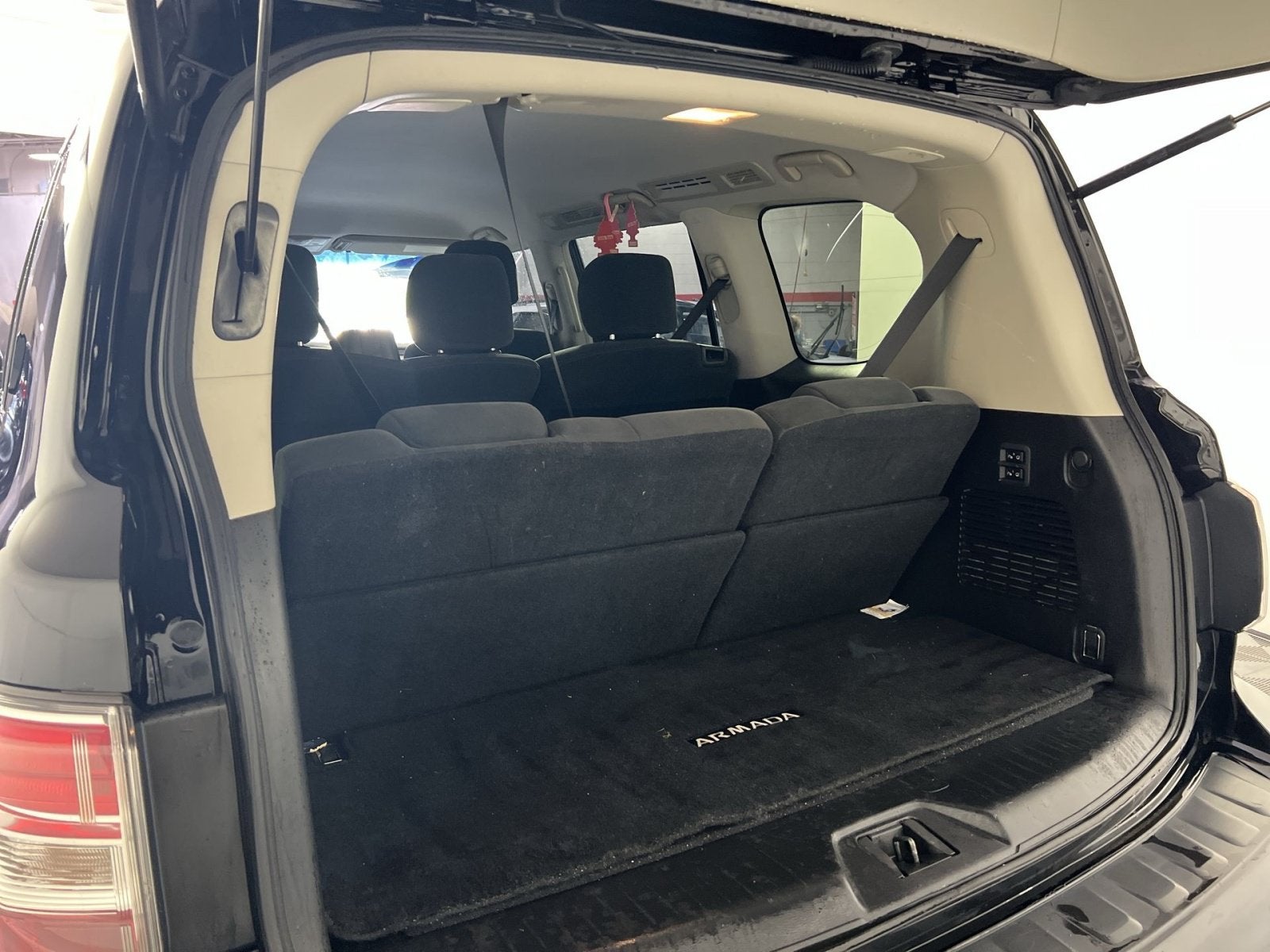 2017 Nissan Armada SV