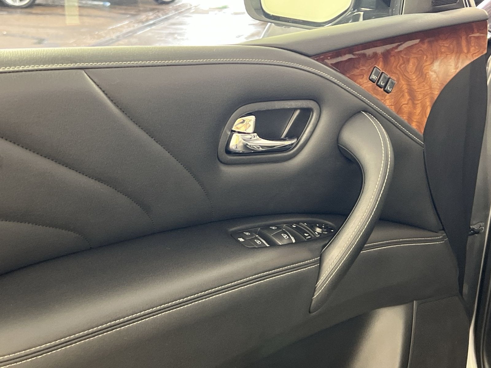 2017 INFINITI QX80 Base