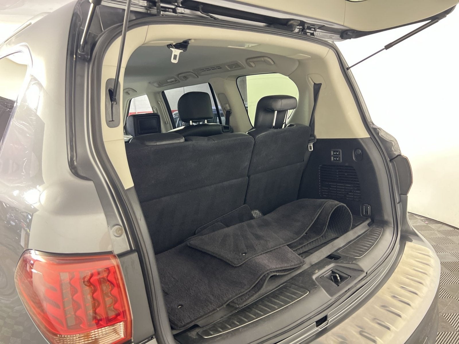 2017 INFINITI QX80 Base