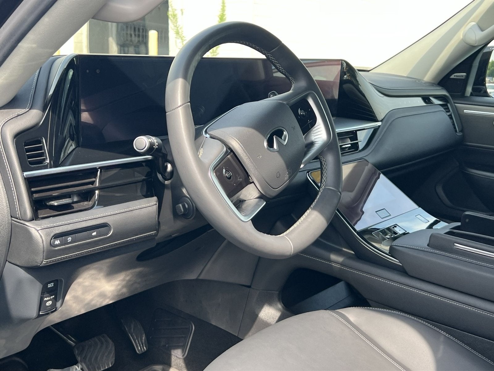 2025 INFINITI QX80 PURE