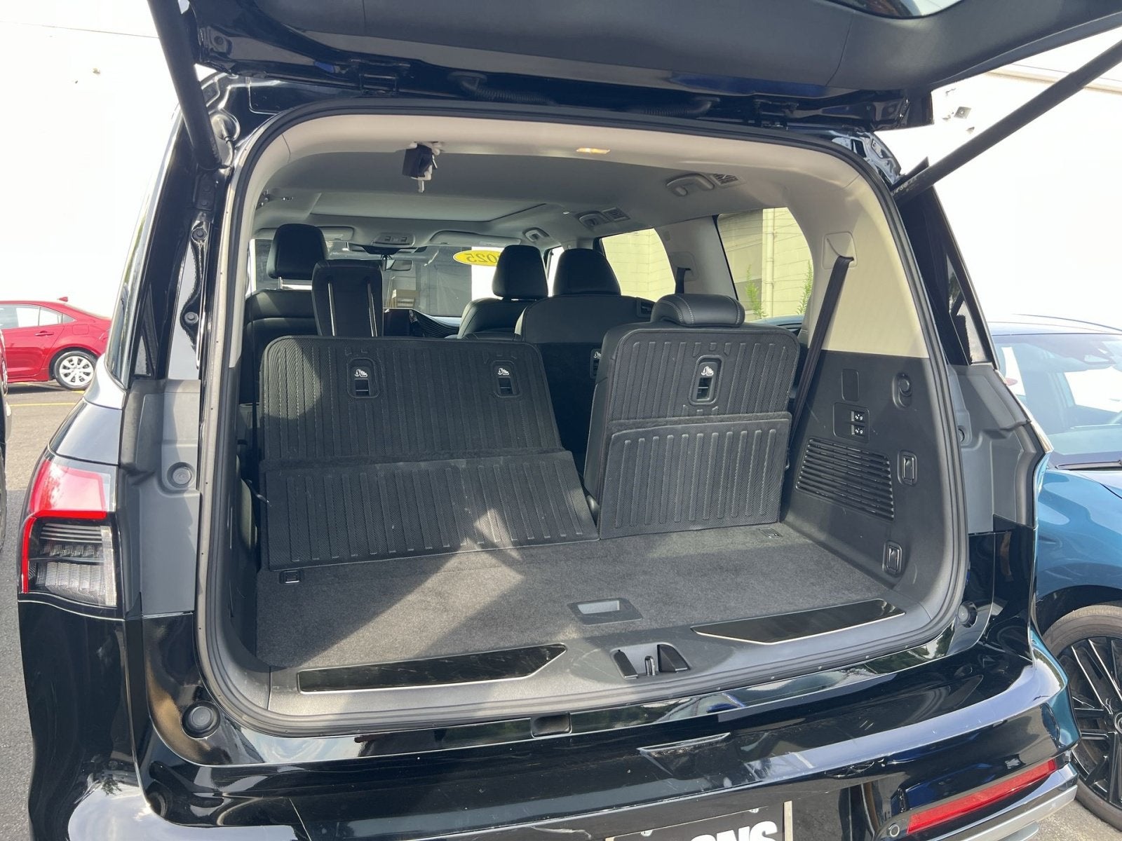 2025 INFINITI QX80 PURE