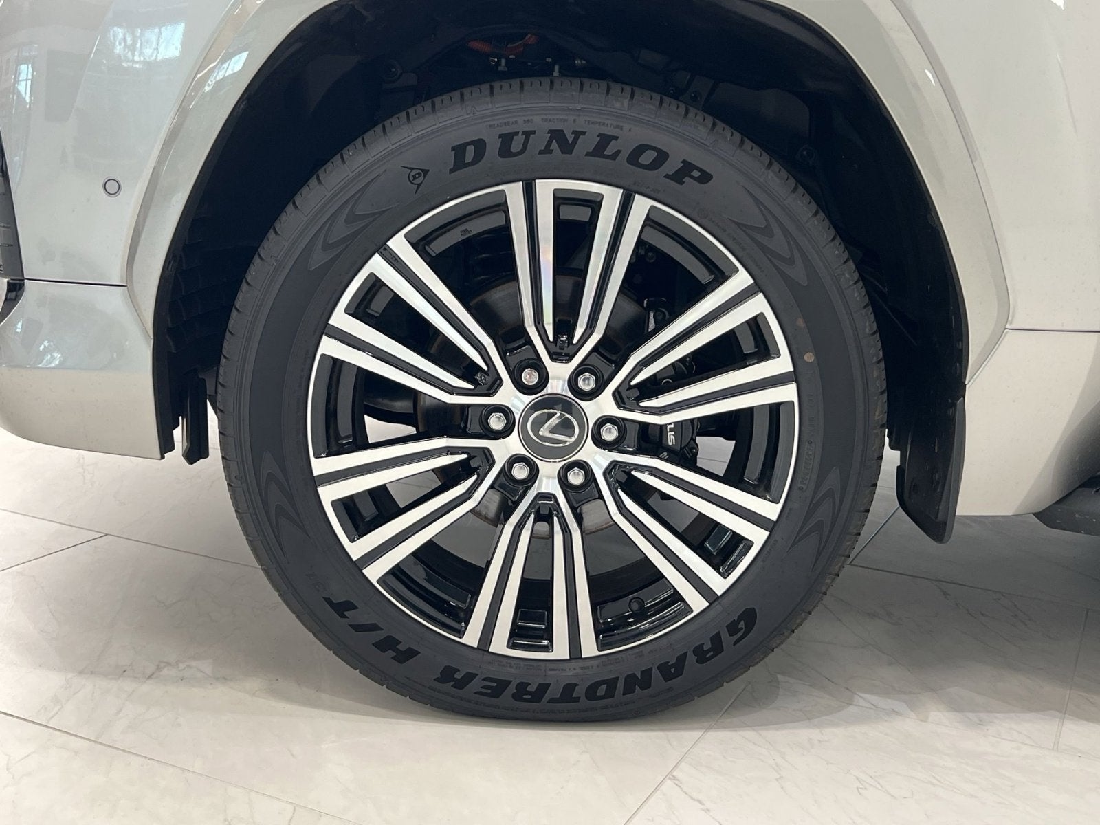 2025 Lexus LX 700h Luxury