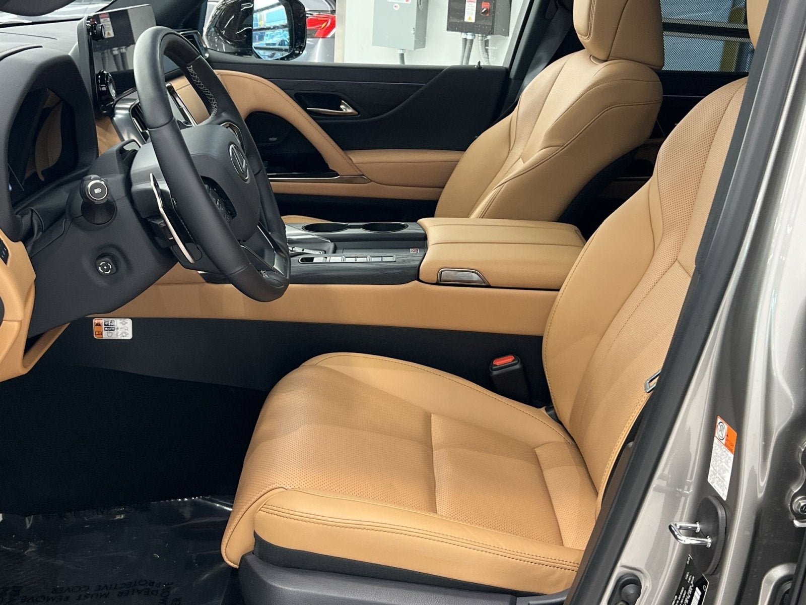 2025 Lexus LX 700h Luxury