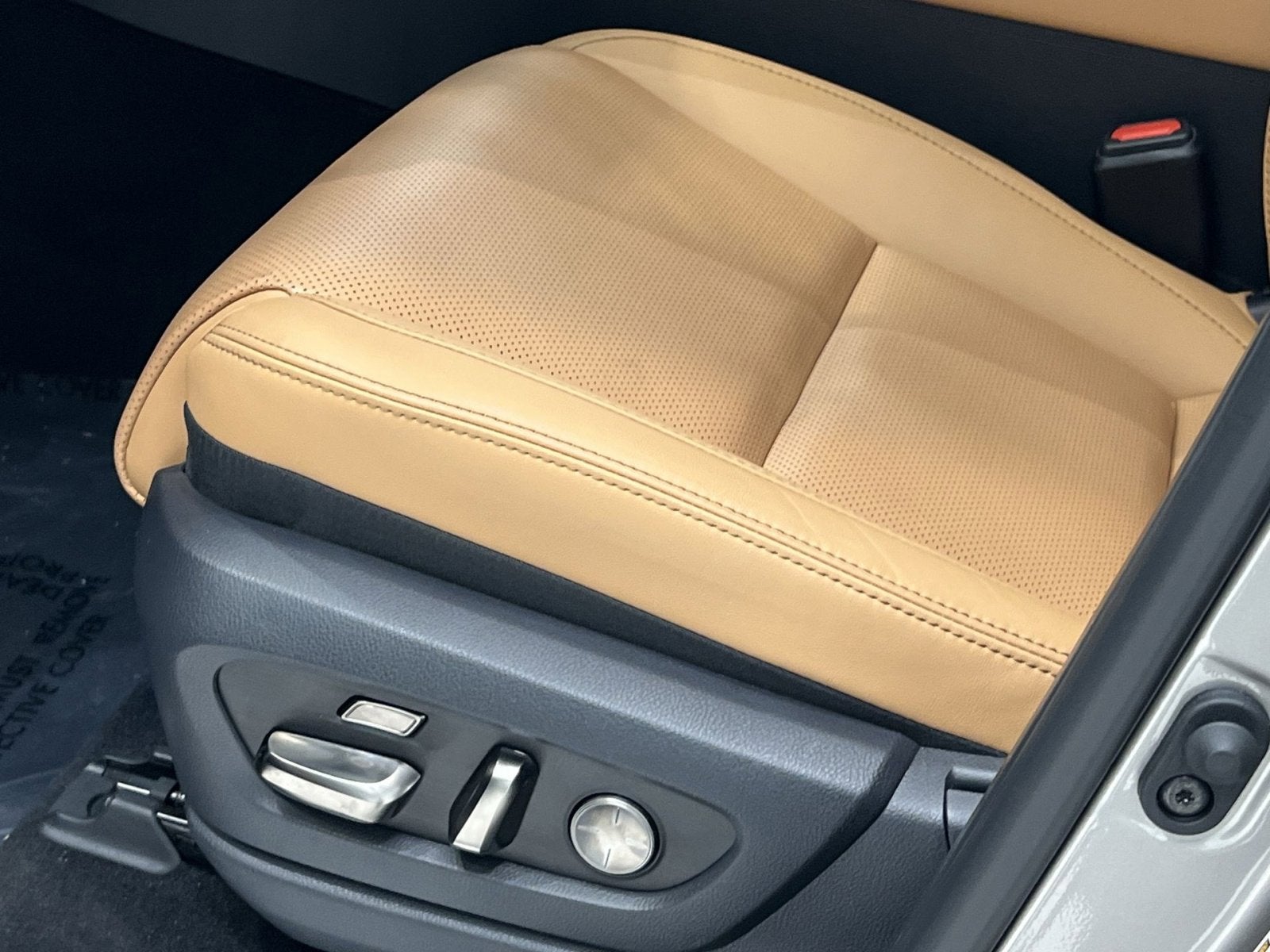 2025 Lexus LX 700h Luxury