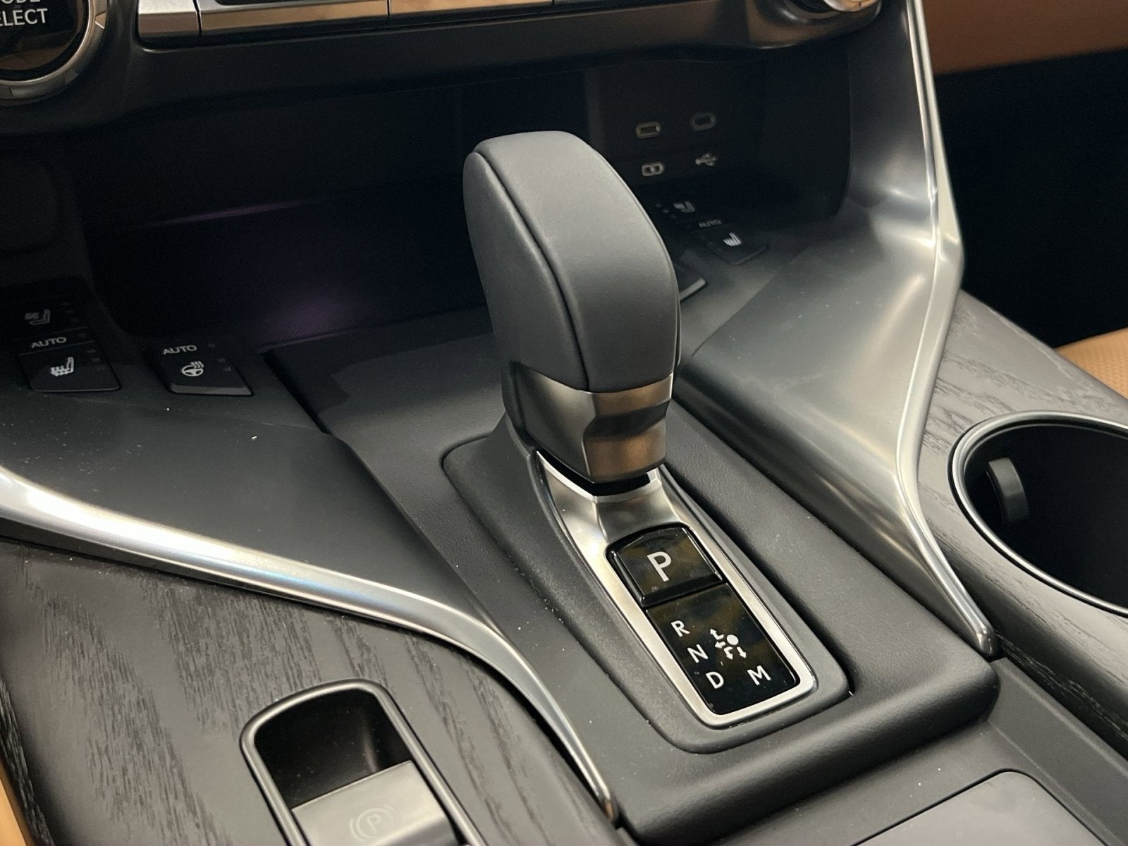 2025 Lexus LX 700h Luxury