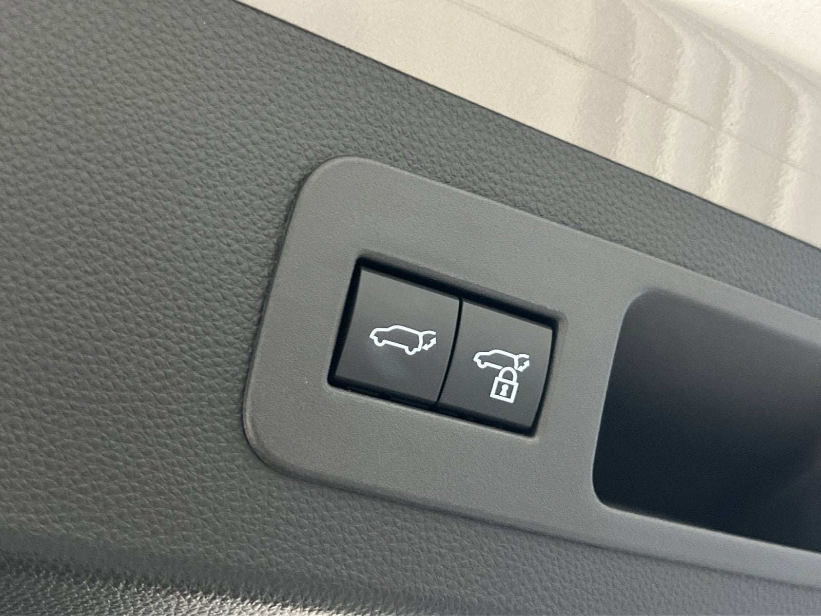 2025 Lexus LX 700h Luxury