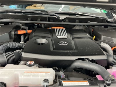 2025 Lexus LX 700h Luxury