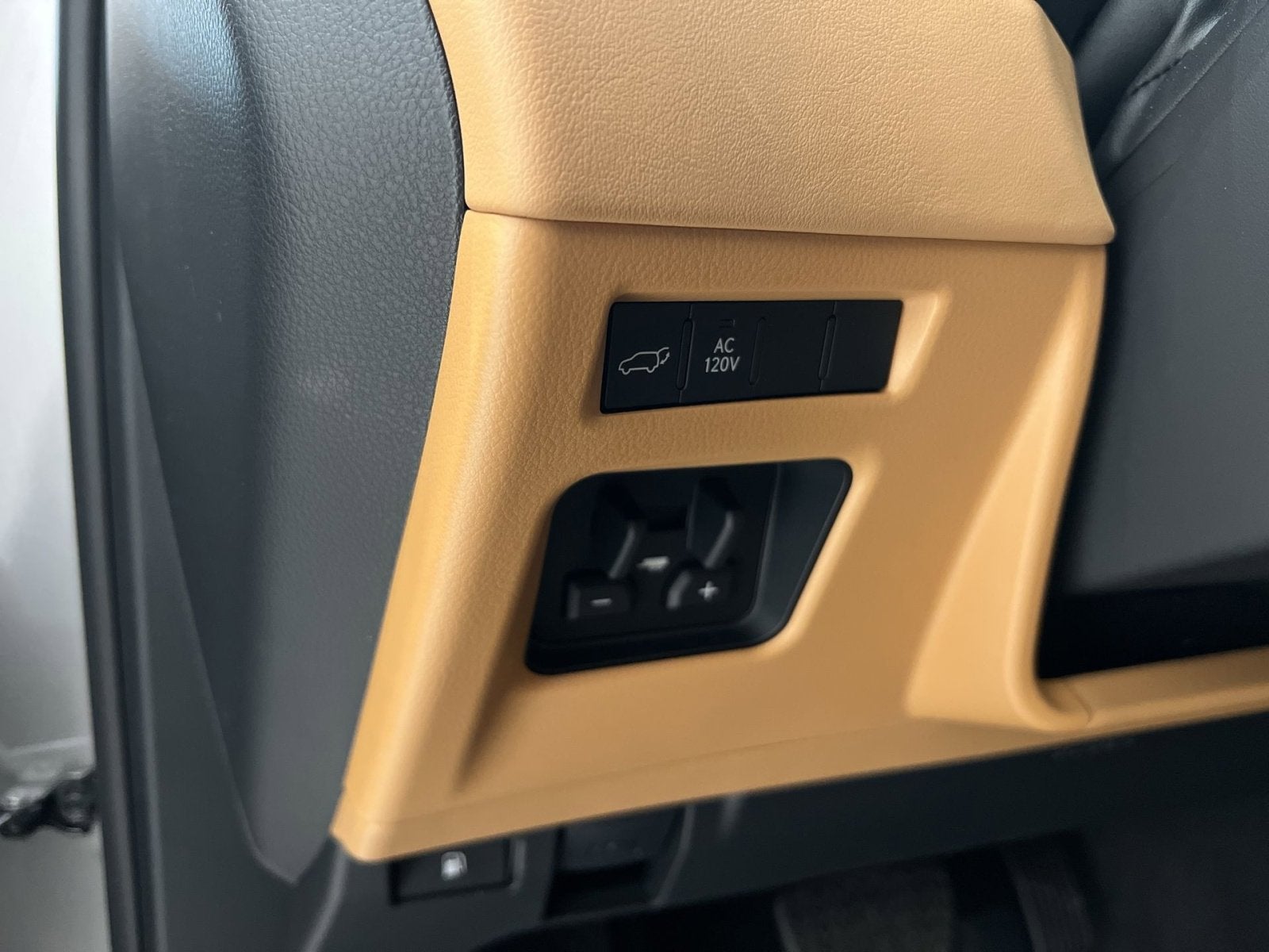 2025 Lexus LX 700h Luxury