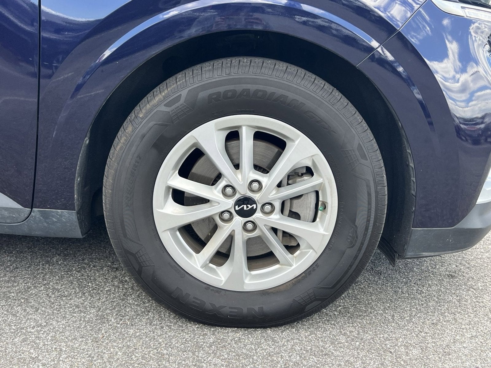 2024 Kia Carnival LX