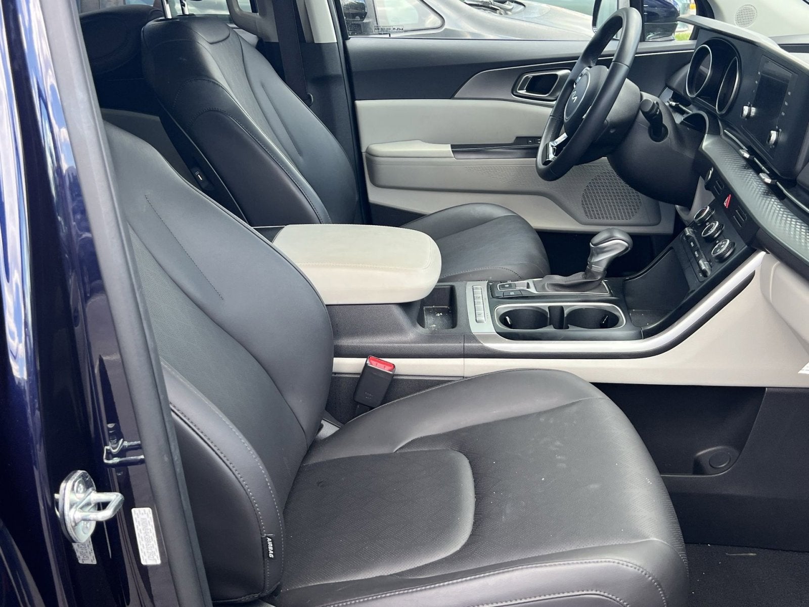 2024 Kia Carnival LX