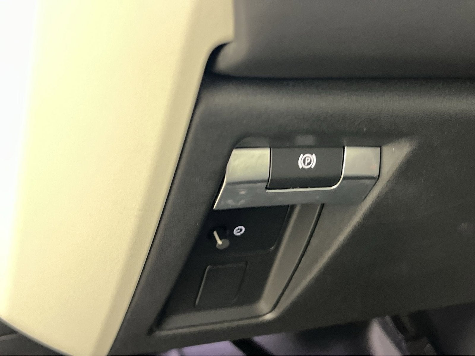 2024 Land Rover Defender 110 S