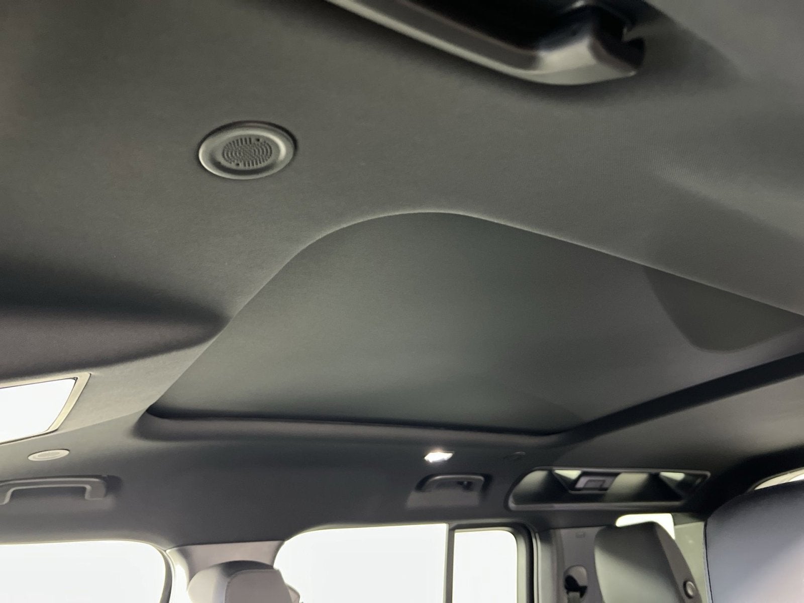 2025 Land Rover Defender 110 S