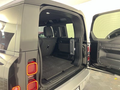 2025 Land Rover Defender 110 S