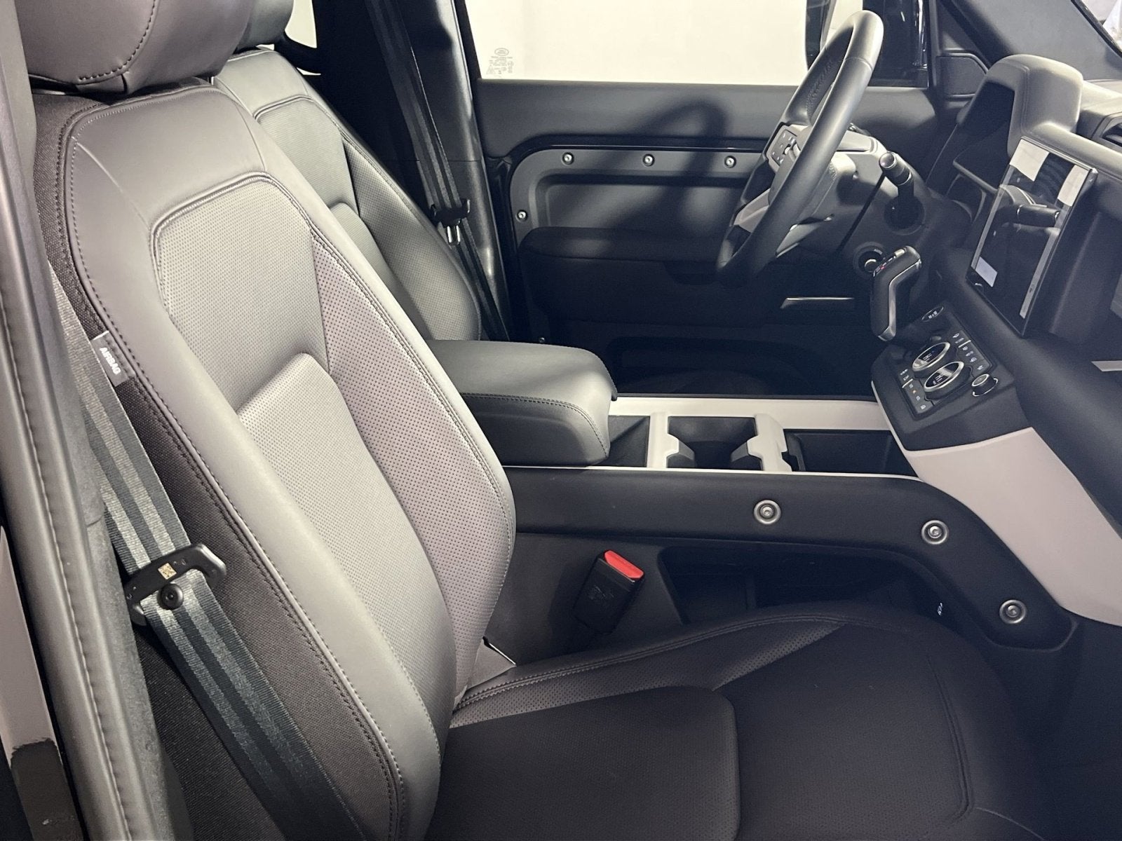 2025 Land Rover Defender 110 S