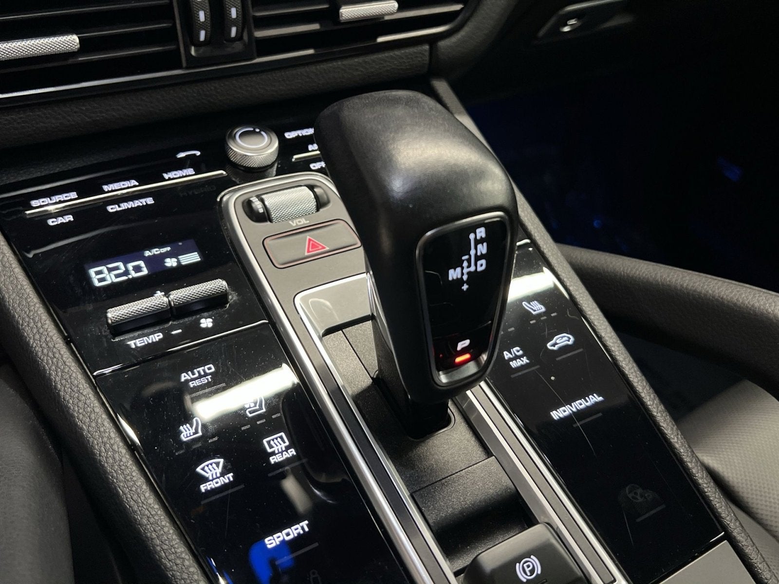 2023 Porsche Cayenne Platinum Edition