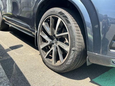 2022 Volvo XC90 T6 Momentum