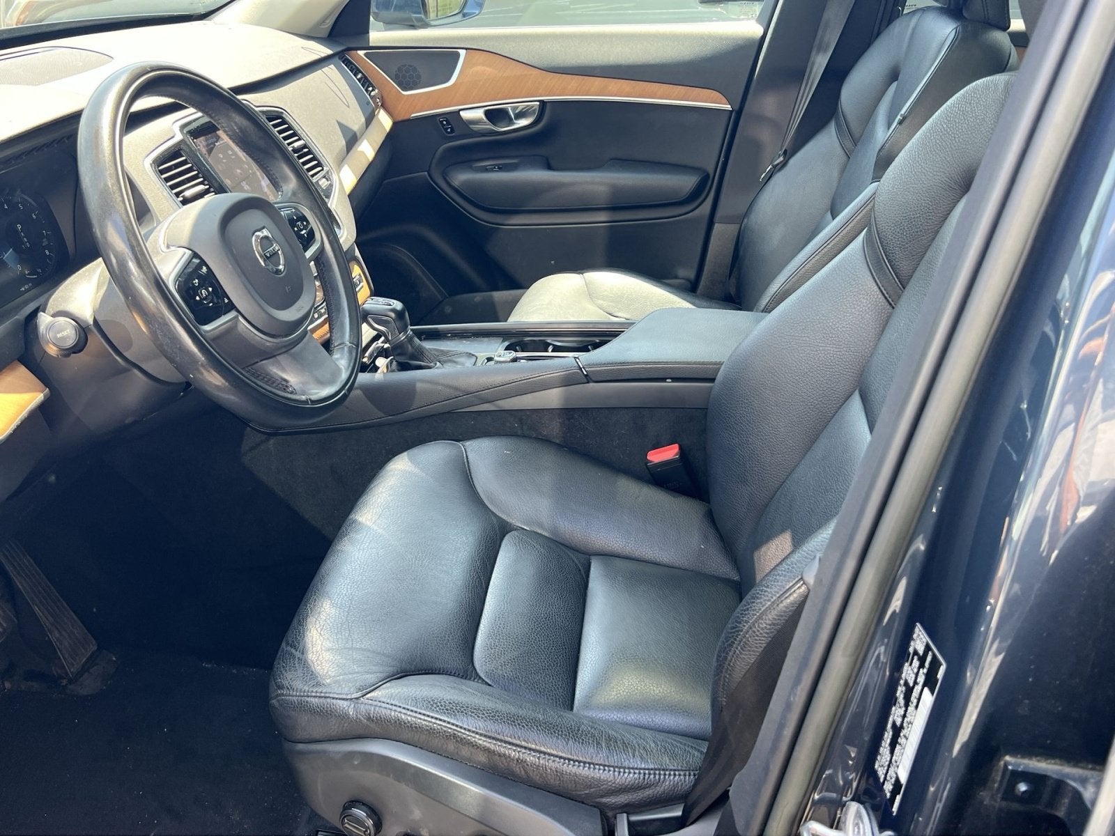 2022 Volvo XC90 T6 Momentum