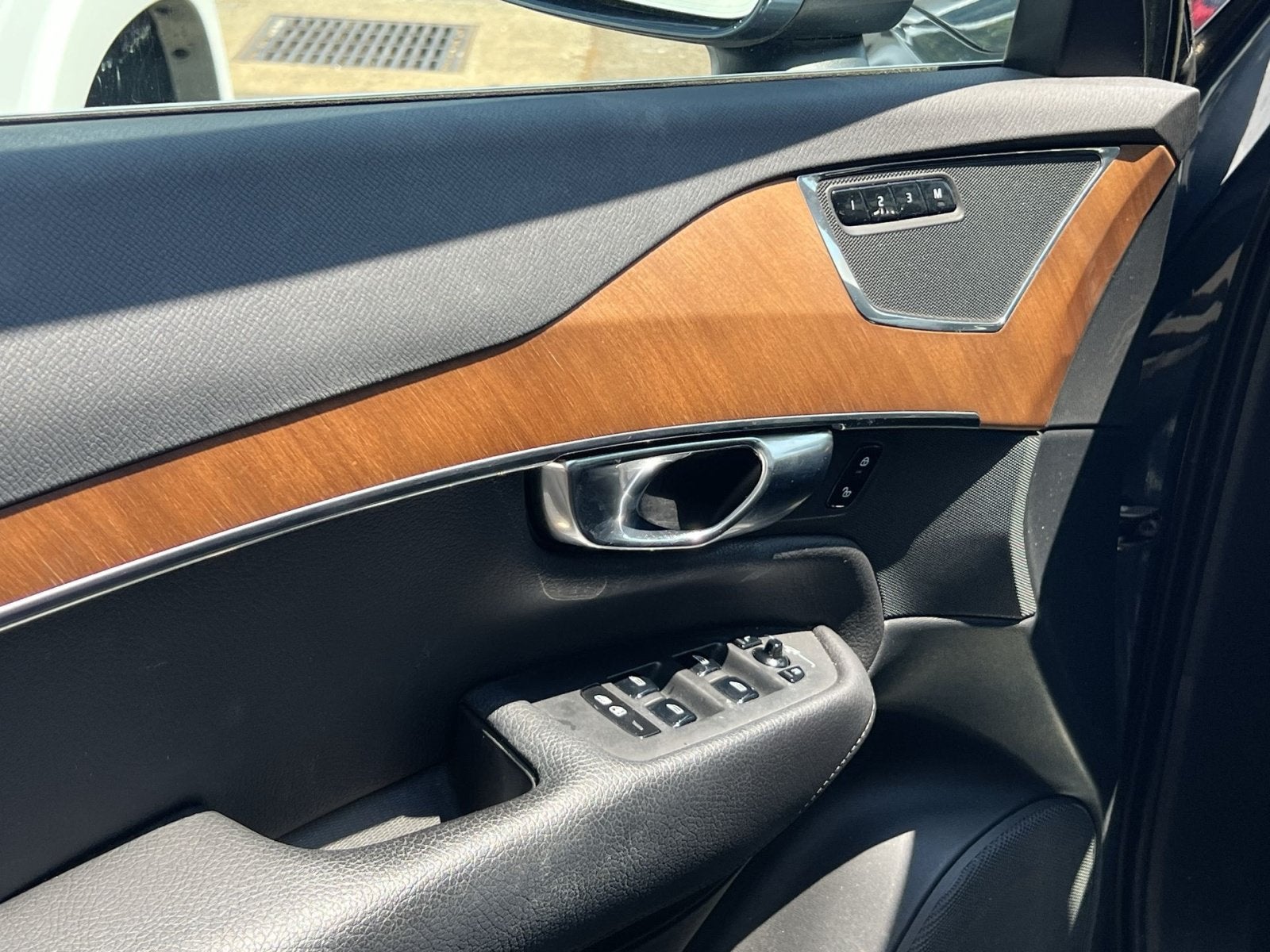 2022 Volvo XC90 T6 Momentum
