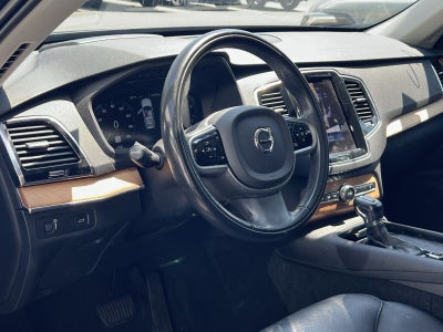 2022 Volvo XC90 T6 Momentum