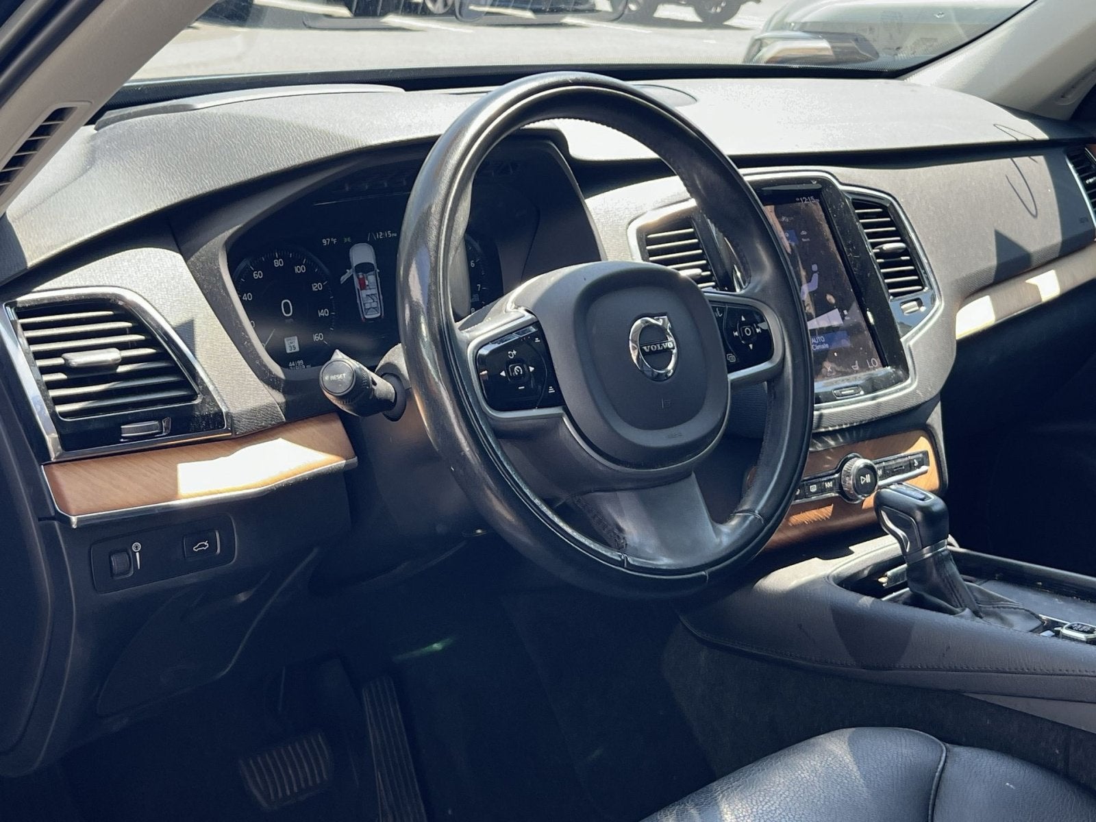 2022 Volvo XC90 T6 Momentum