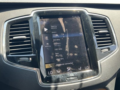 2022 Volvo XC90 T6 Momentum