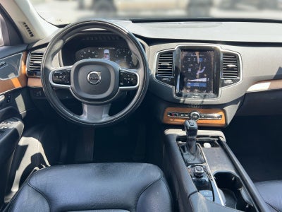 2022 Volvo XC90 T6 Momentum