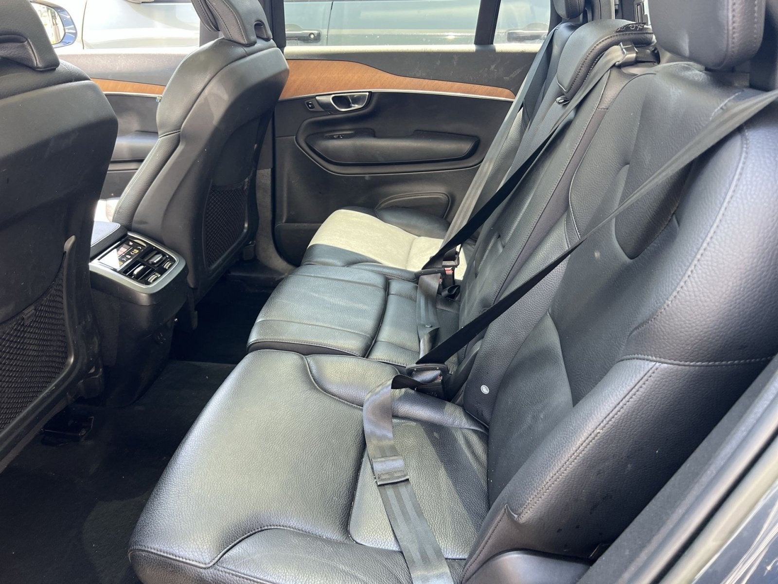 2022 Volvo XC90 T6 Momentum