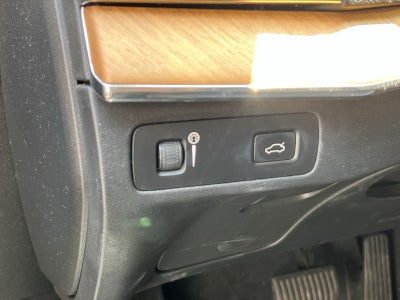2022 Volvo XC90 T6 Momentum