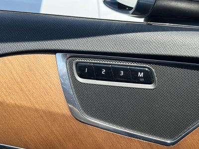 2022 Volvo XC90 T6 Momentum