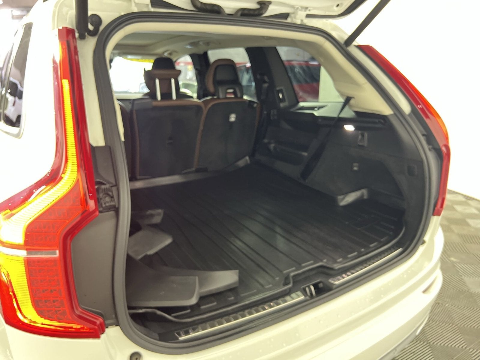 2019 Volvo XC90 T6 Momentum