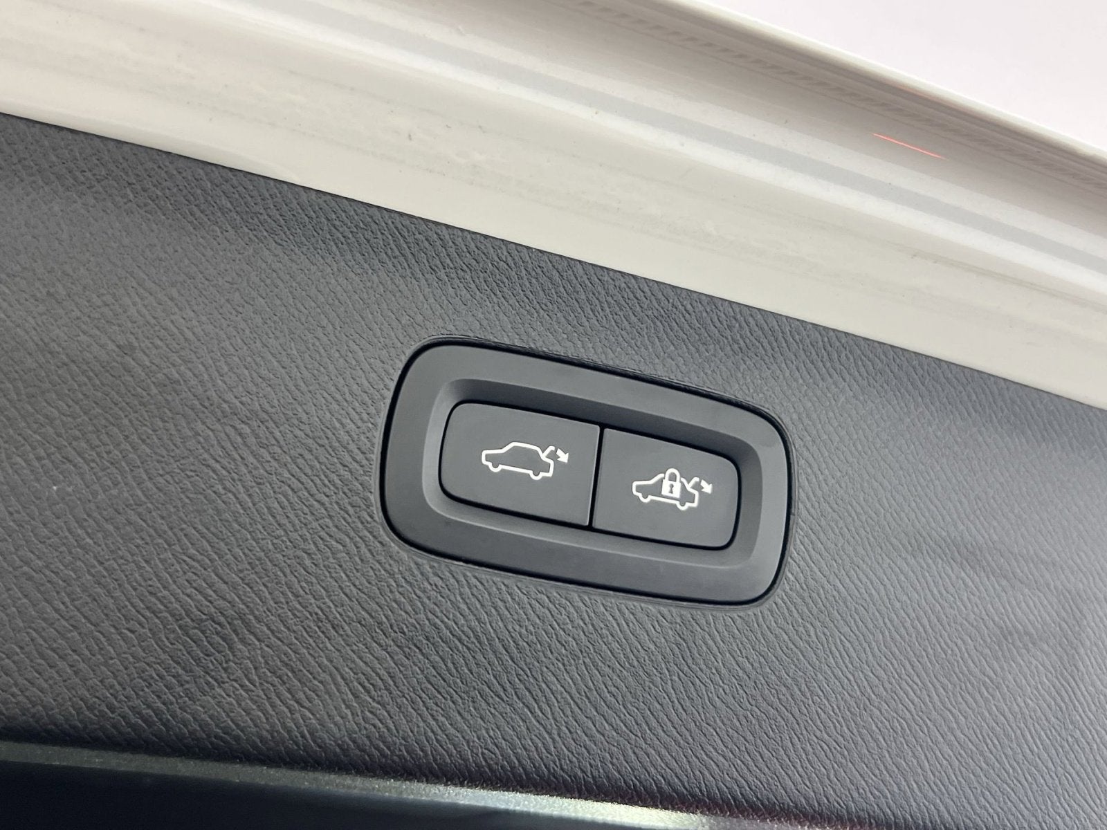 2019 Volvo XC90 T6 Momentum