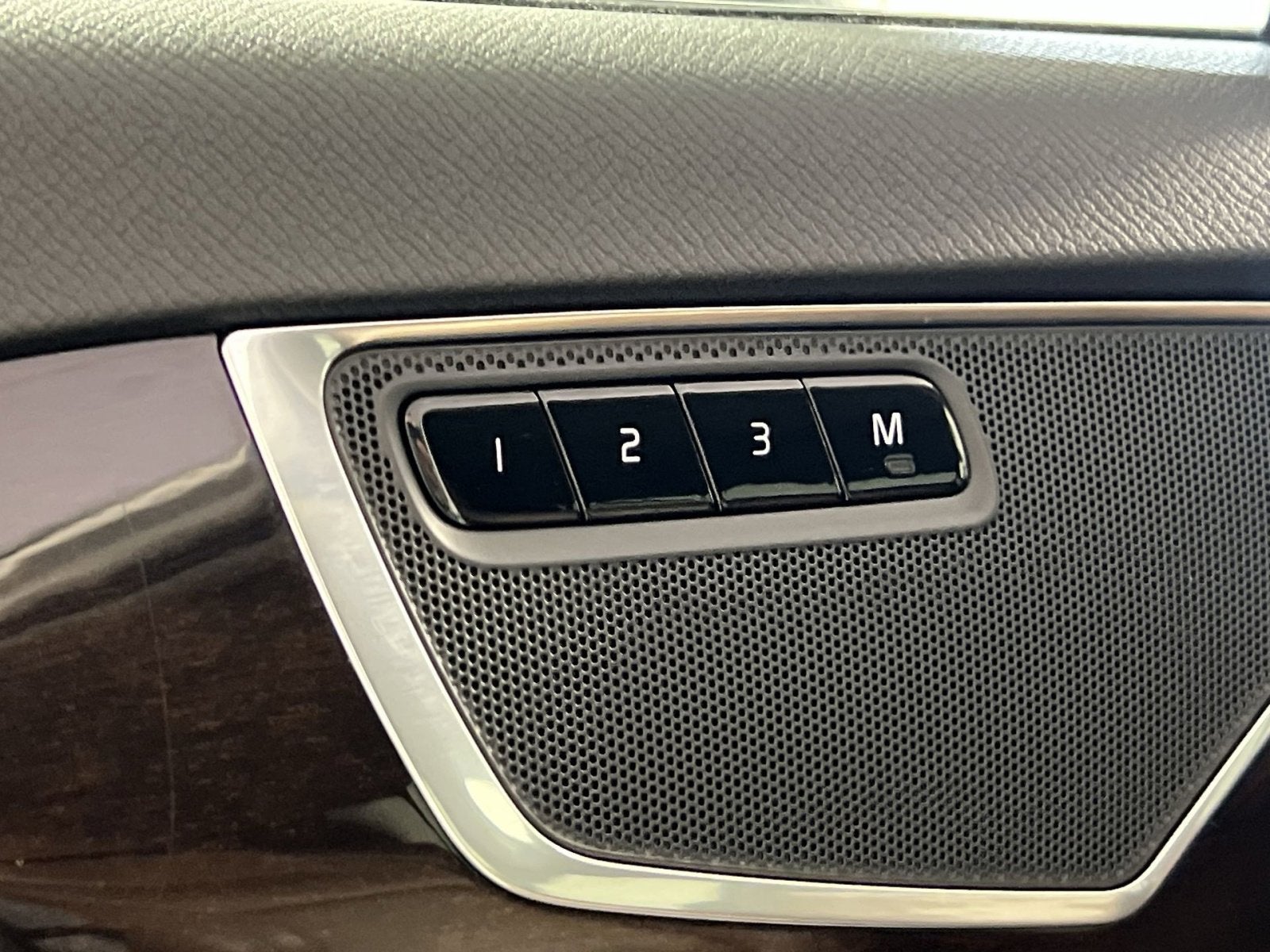 2019 Volvo XC90 T6 Momentum