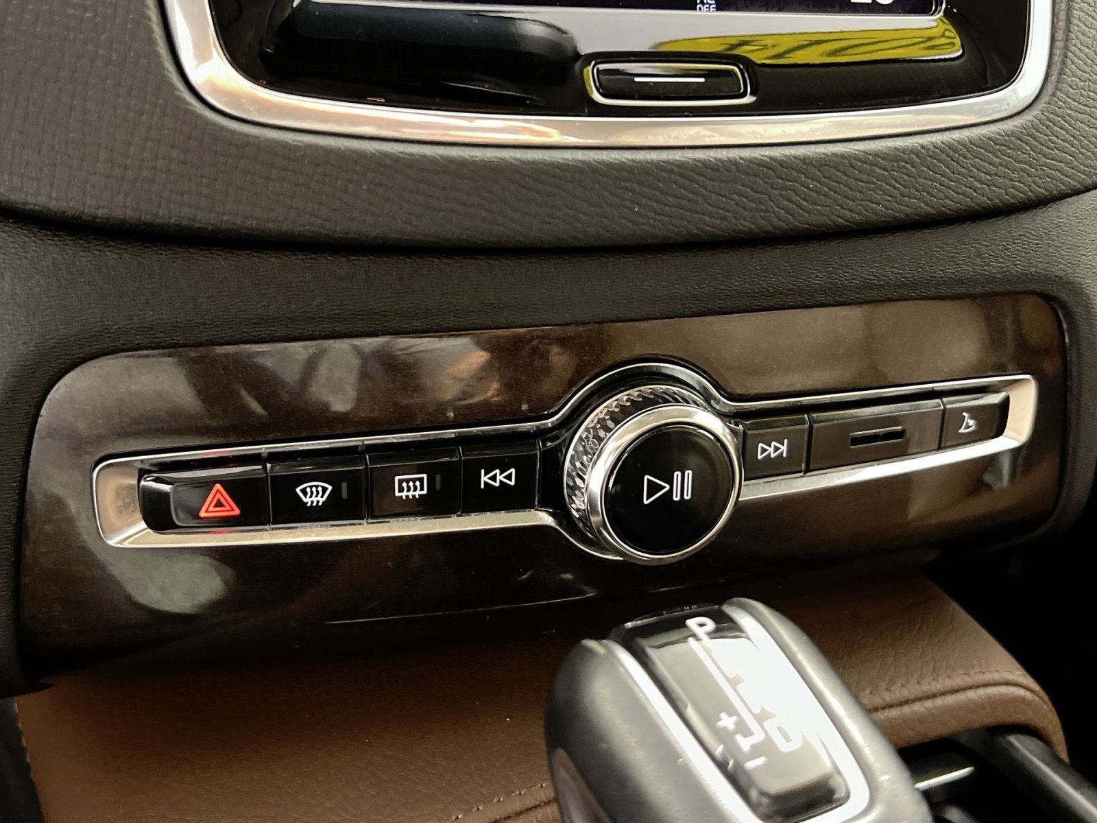 2019 Volvo XC90 T6 Momentum