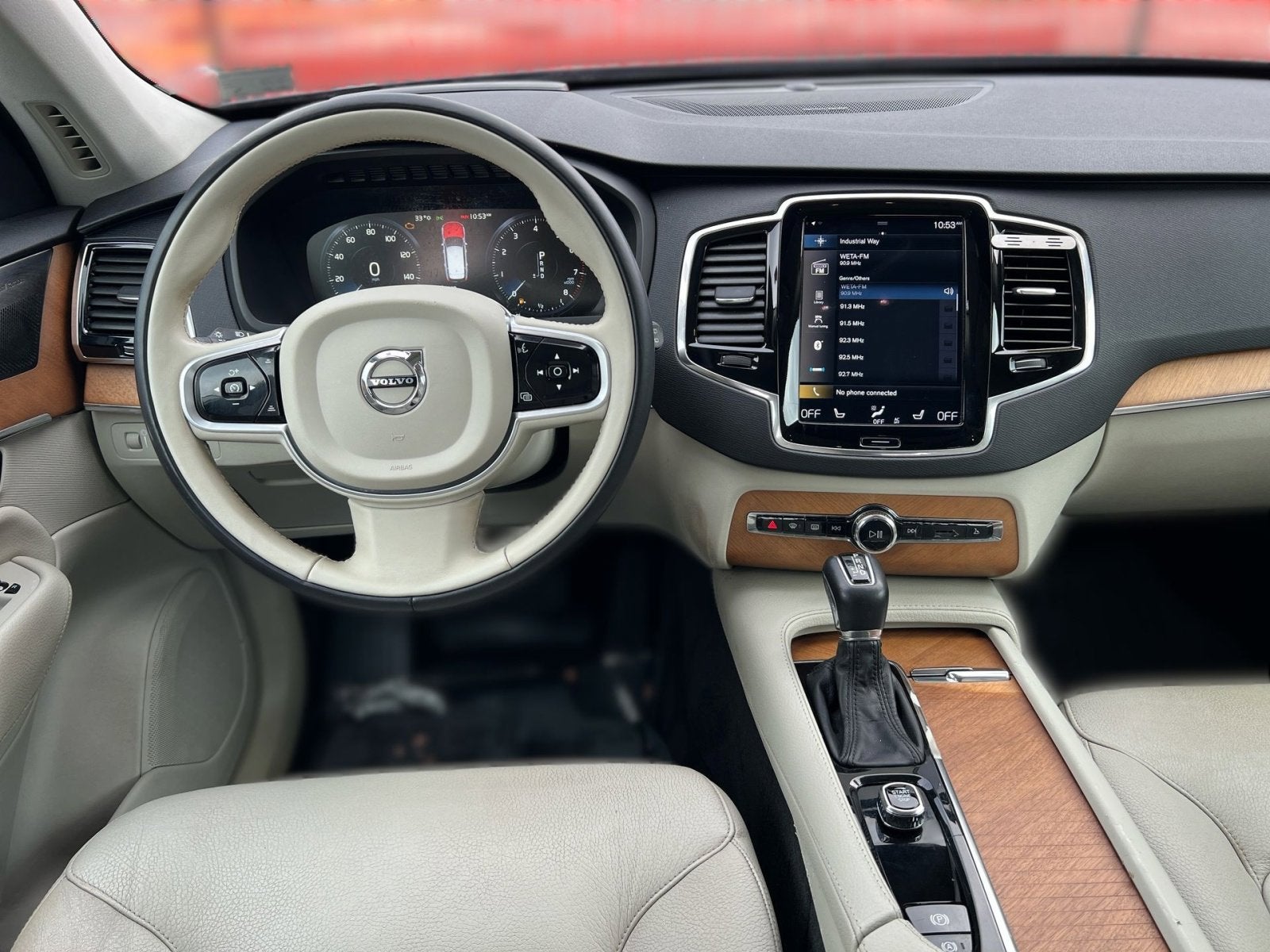 2022 Volvo XC90 T6 Momentum