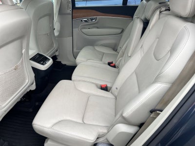 2022 Volvo XC90 T6 Momentum