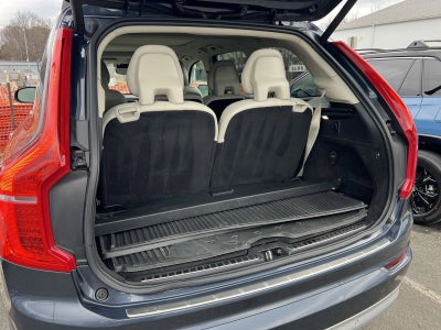2022 Volvo XC90 T6 Momentum