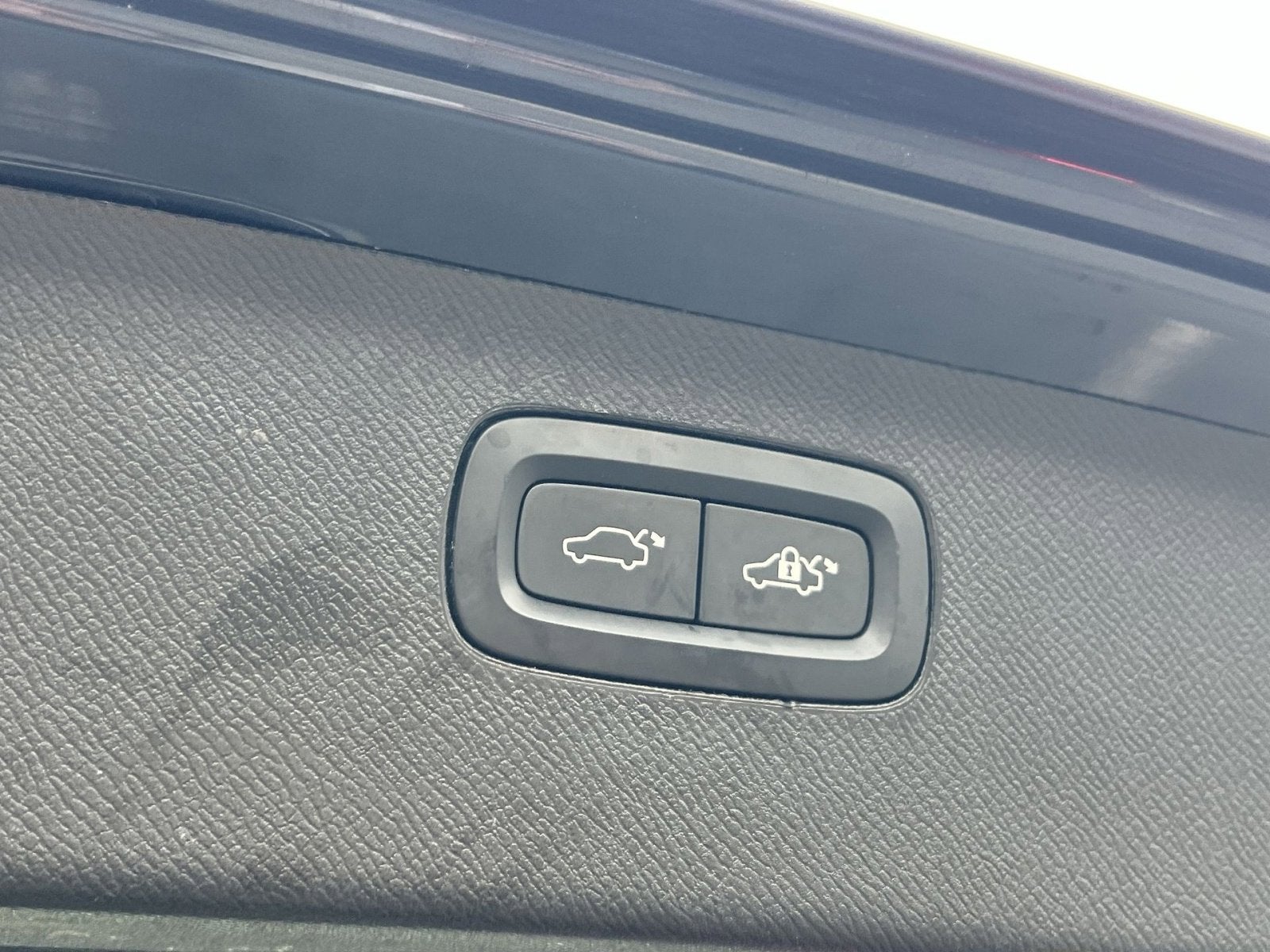 2022 Volvo XC90 T6 Momentum