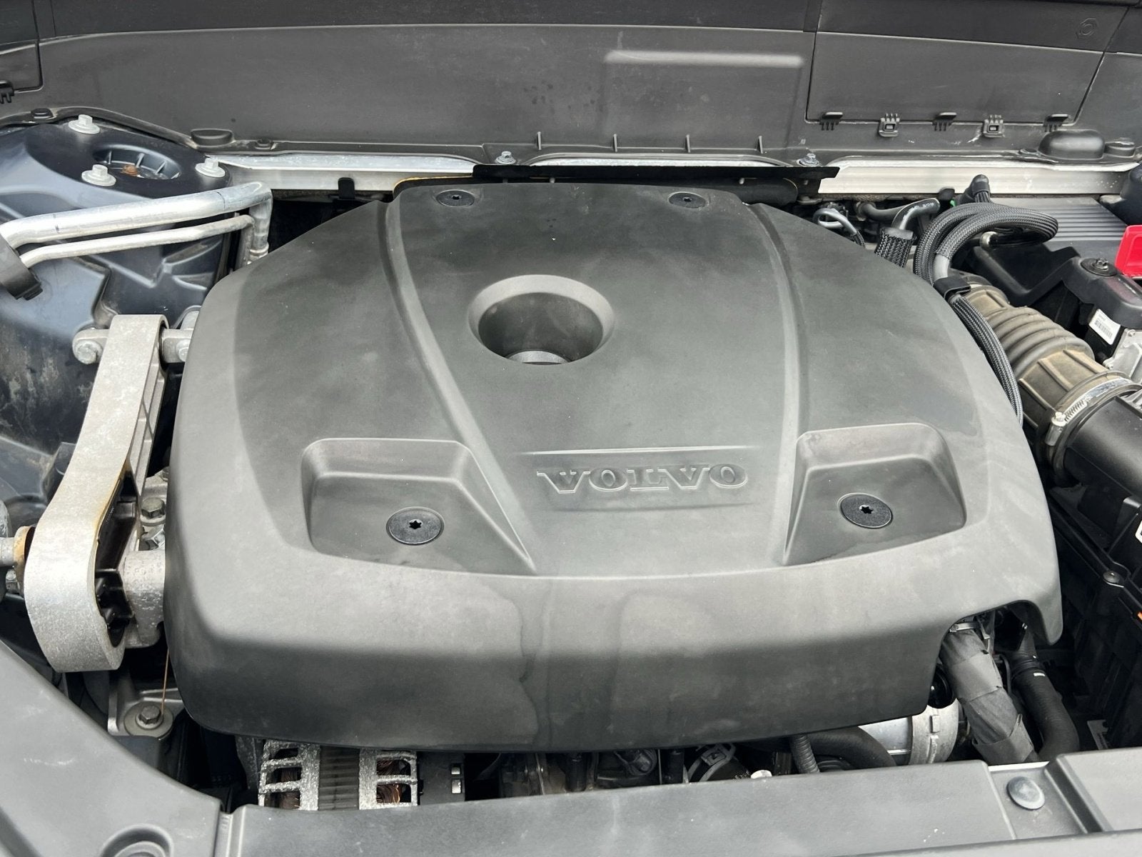 2022 Volvo XC90 T6 Momentum