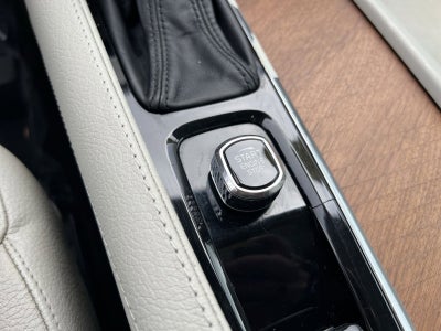 2022 Volvo XC90 T6 Momentum