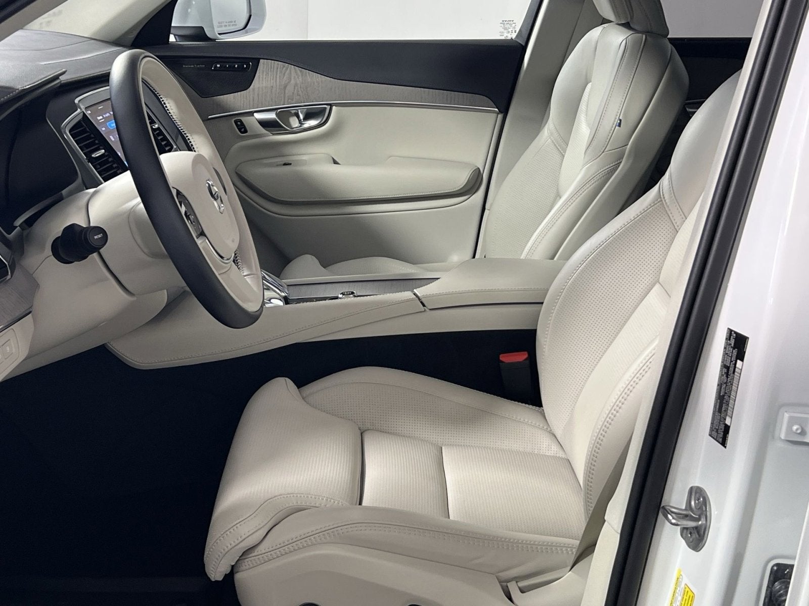 2025 Volvo XC90 Plug-In Hybrid T8 Ultra