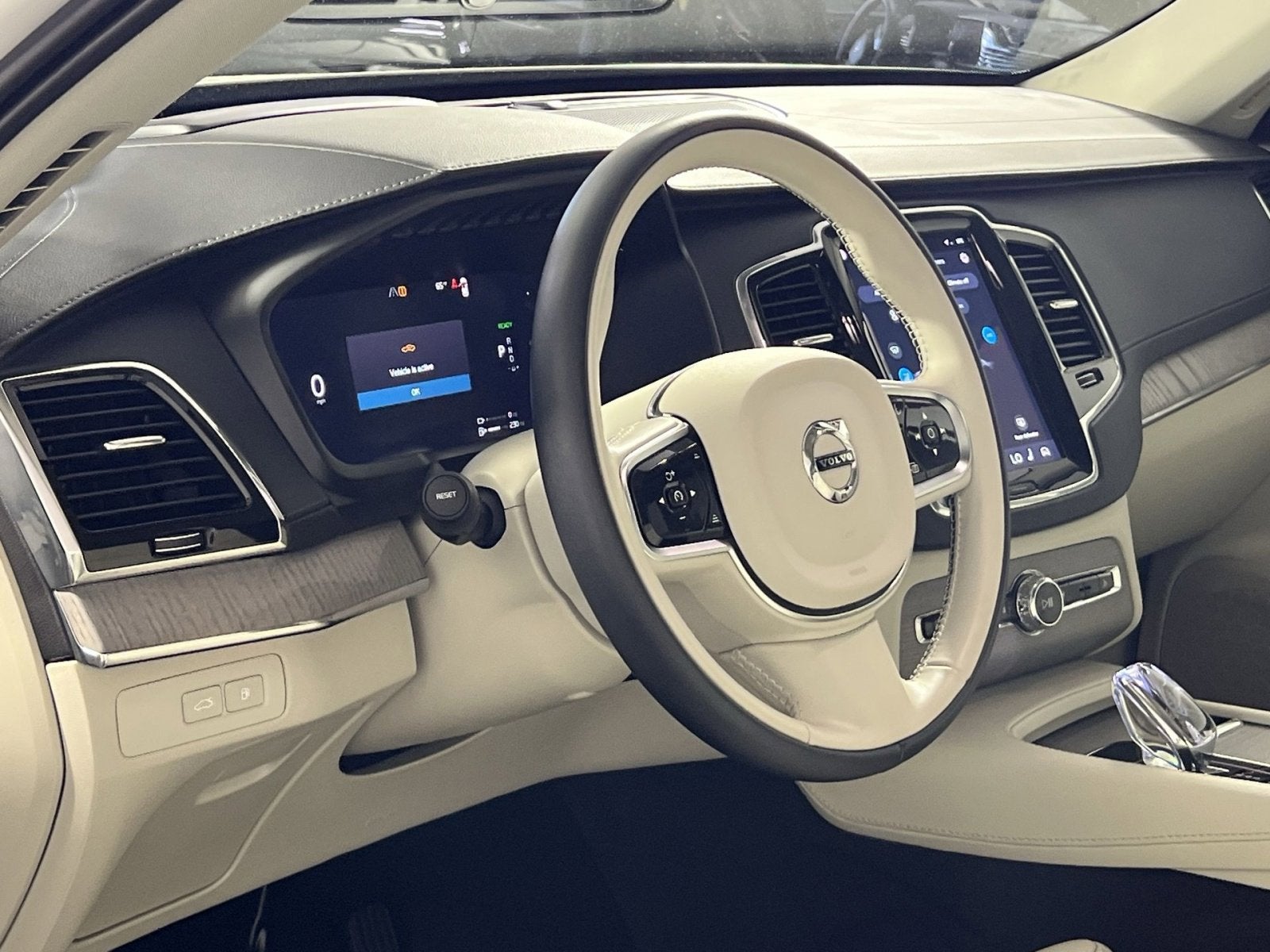2025 Volvo XC90 Plug-In Hybrid T8 Ultra