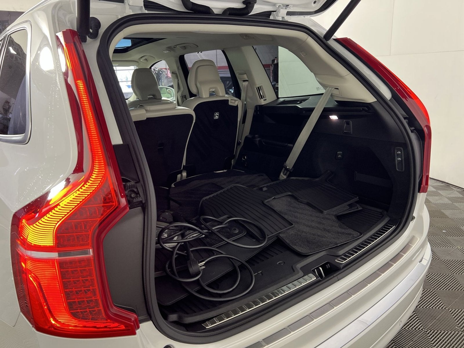 2025 Volvo XC90 Plug-In Hybrid T8 Ultra