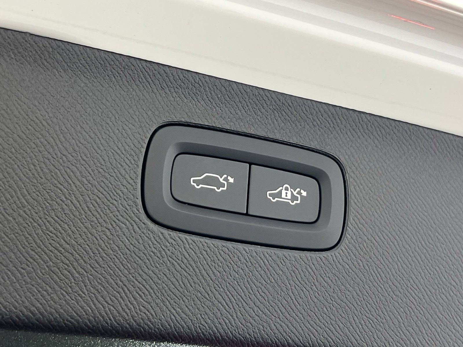2025 Volvo XC90 Plug-In Hybrid T8 Ultra