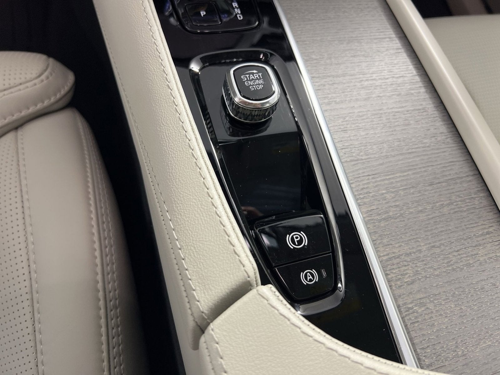 2025 Volvo XC90 Plug-In Hybrid T8 Ultra