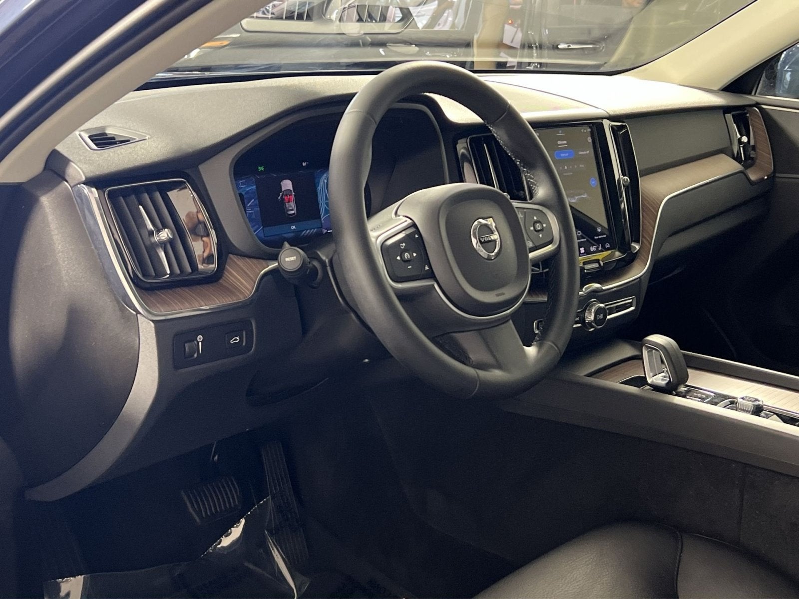 2022 Volvo XC60 B5 Momentum