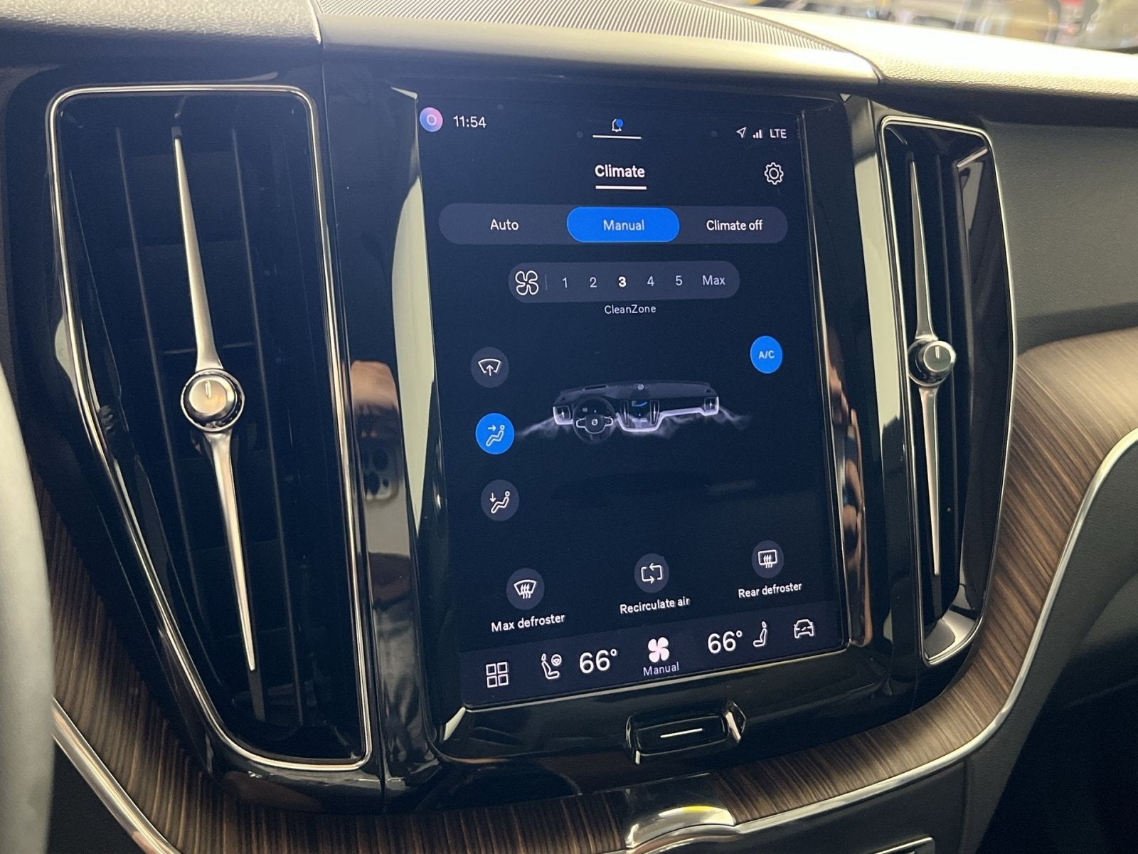2022 Volvo XC60 B5 Momentum