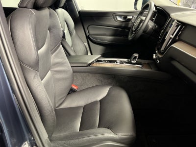 2022 Volvo XC60 B5 Momentum